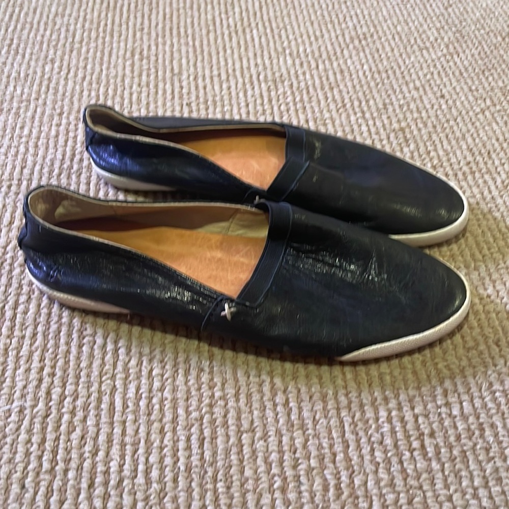 Frye Melanie slip on sneaker - black leather sz 7